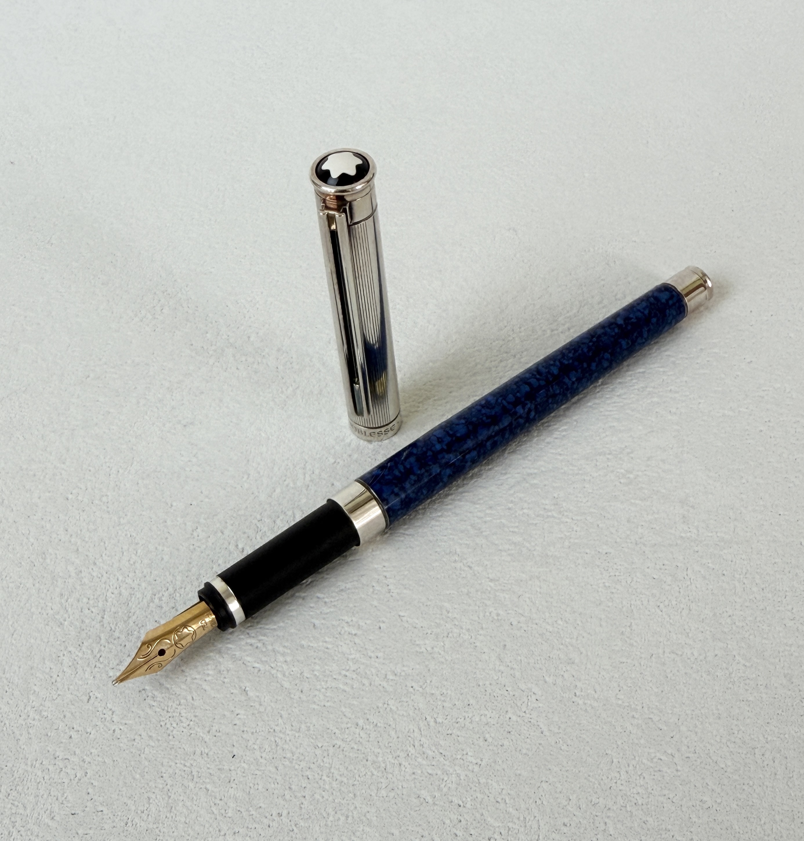 Montblanc Noblesse Fountain Pen Blue Marble 18K Gold M Nib