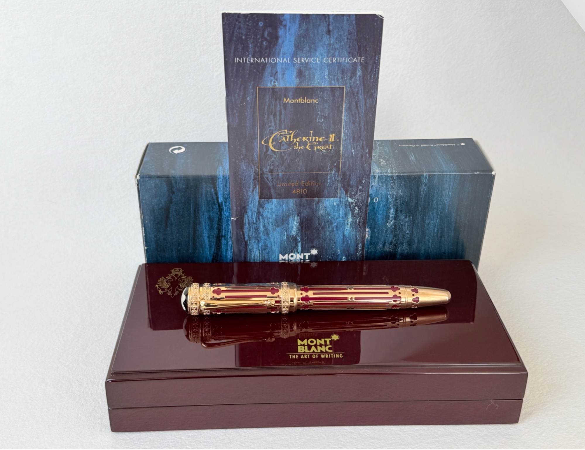 Montblanc Catherine The Great Patron of Art Fountain Pen LE Gold M Nib