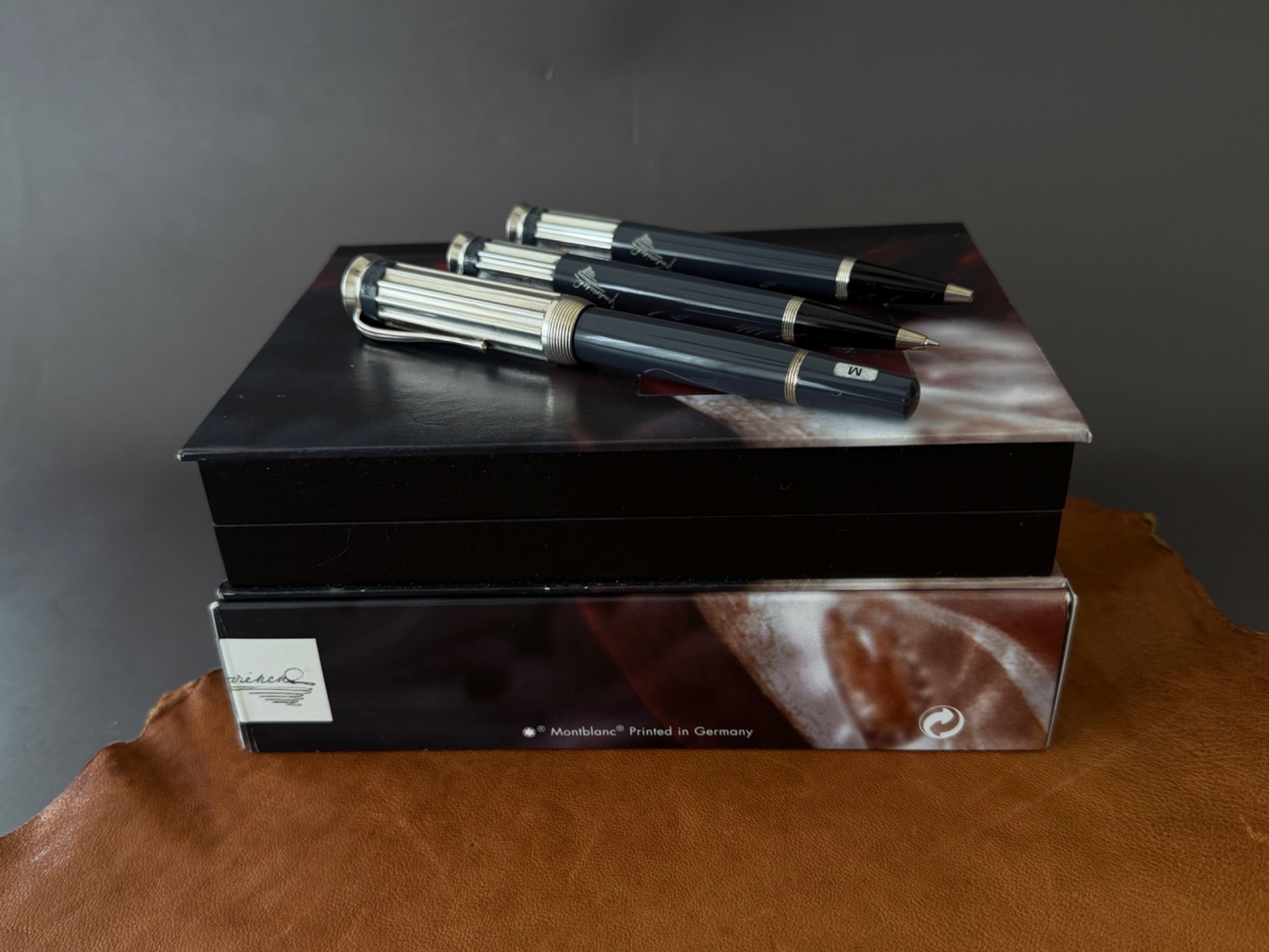 Montblanc Charles Dickens Writers Limited Edition 3 pen Set FP BP MP 18K Medium Nib | new