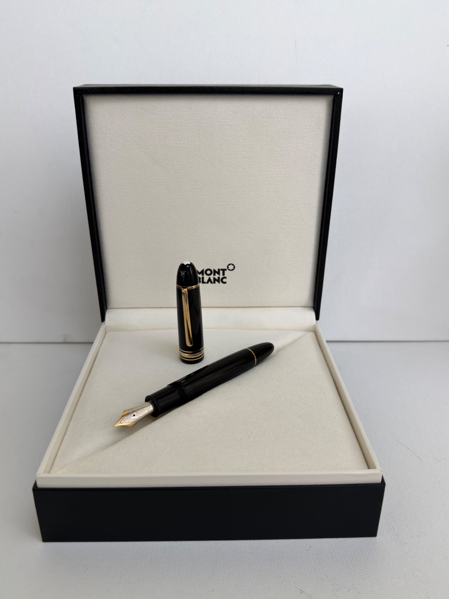 Montblanc Meisterstuck 149 Fountain Pen 18k Gold Fine Nib