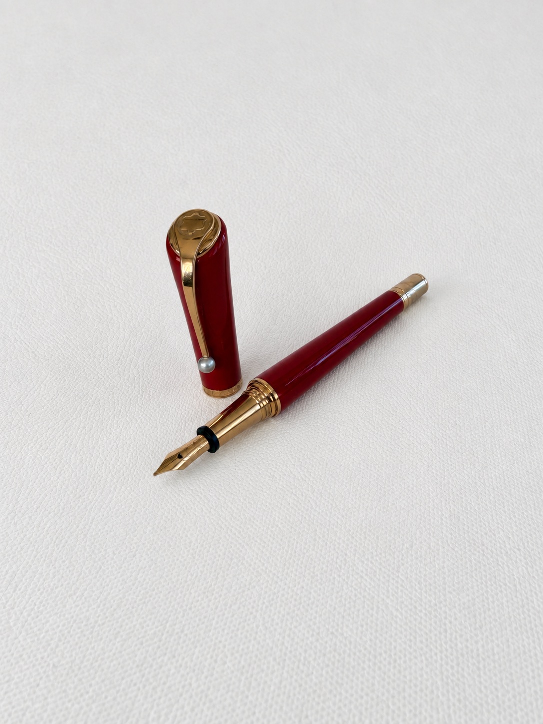 Montblanc Special Edition Muses Marilyn Monroe Red 14K Gold Nib Fountain Pen
