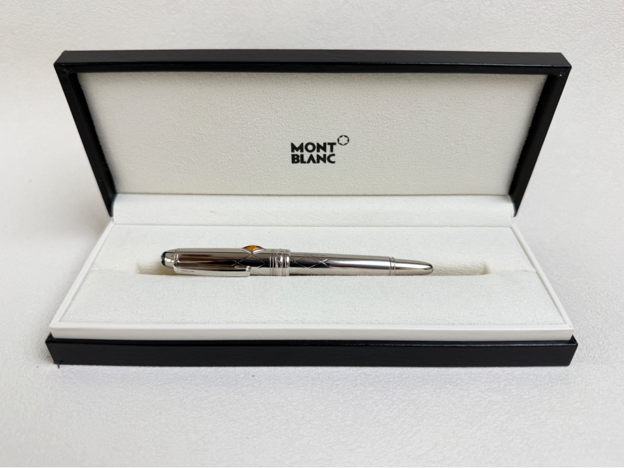 Montblanc Artisan Collection Jungle Eyes Fountain Pen Citrine Mozart Gold Nib