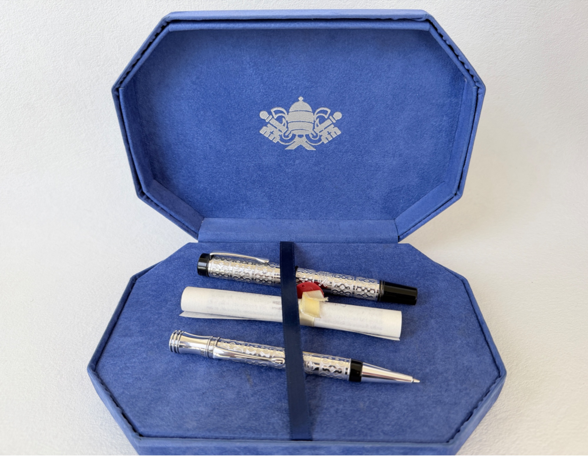 Vatican Museums Bas-Relief Fountain Pen and Ballpoint Set Limited Edition | new