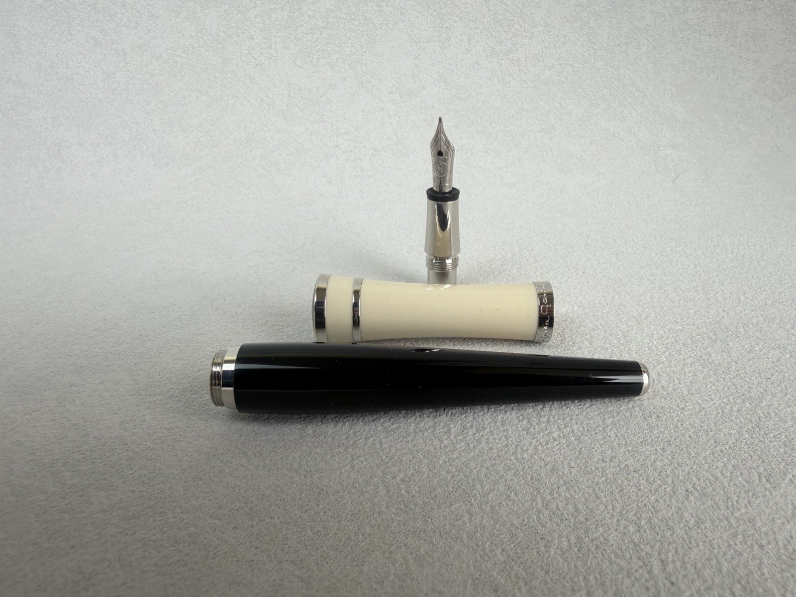 Montblanc Greta Garbo Special Edition Fountain Pen 18K Gold M Nib - Image 13