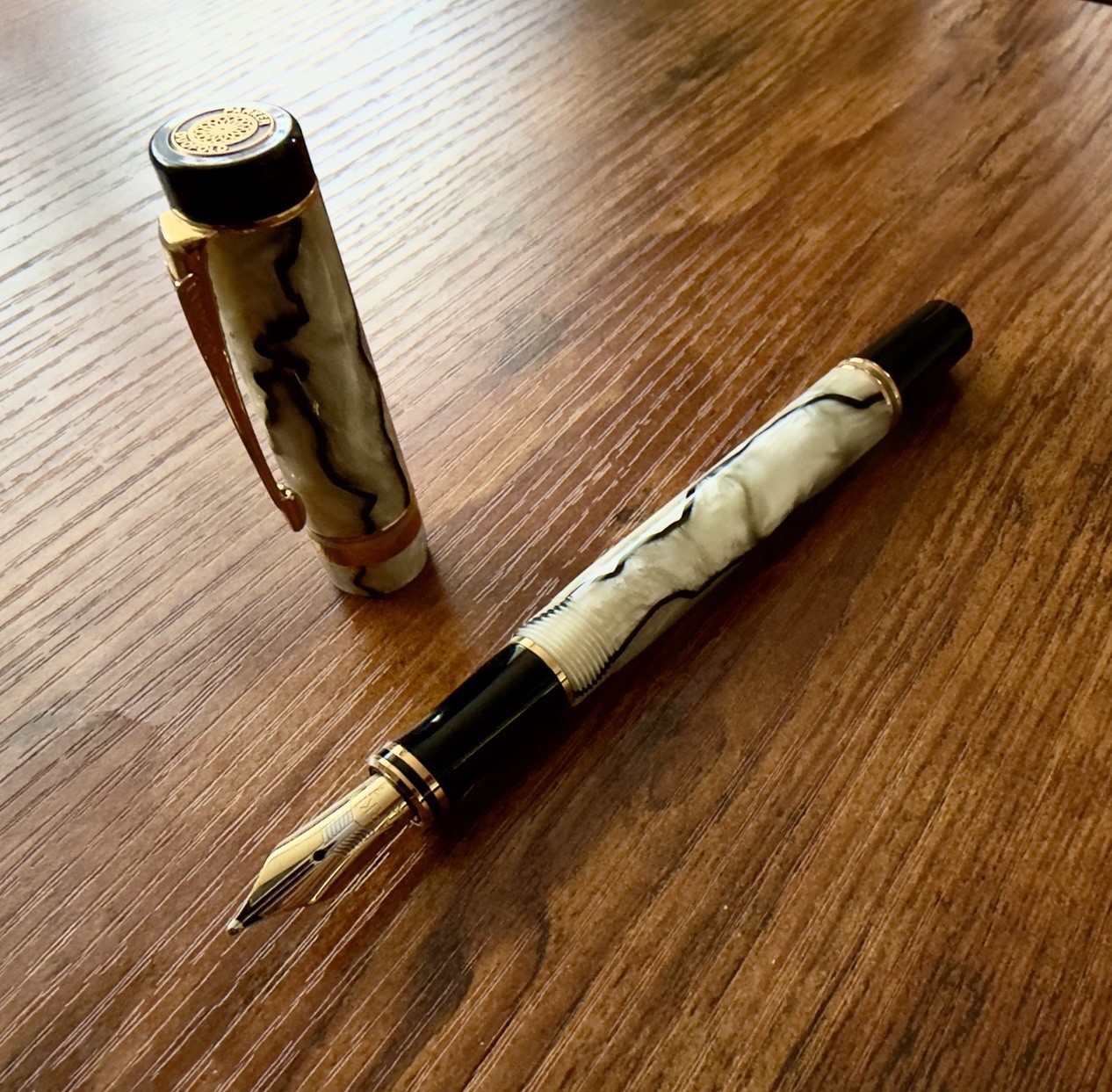 Parker Duofold International Fountain Pen Pearl & Black 18K Gold B Nib - Image 3