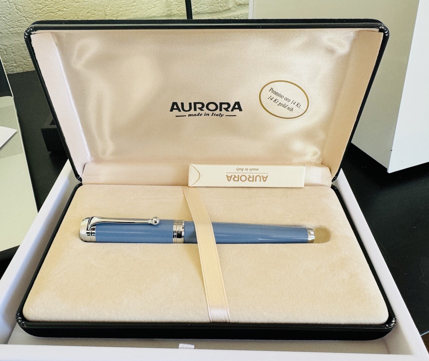 Aurora Light Blue Fountain Pen 14K Gold M Nib with Two Ink Refills - Image 9