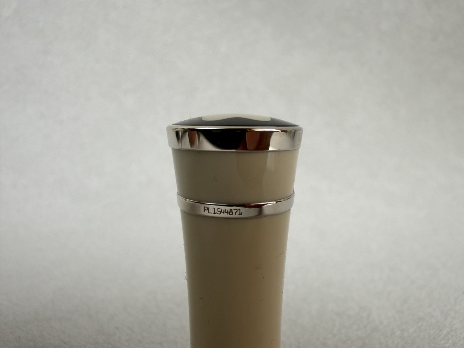 Montblanc Greta Garbo Special Edition Fountain Pen 18K Gold M Nib - Image 12