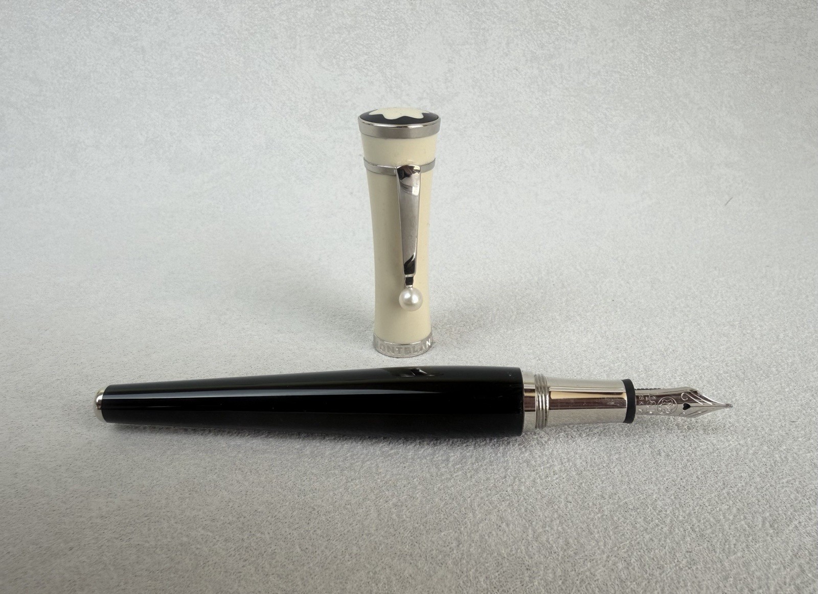 Montblanc Greta Garbo Special Edition Fountain Pen 18K Gold M Nib - Image 4