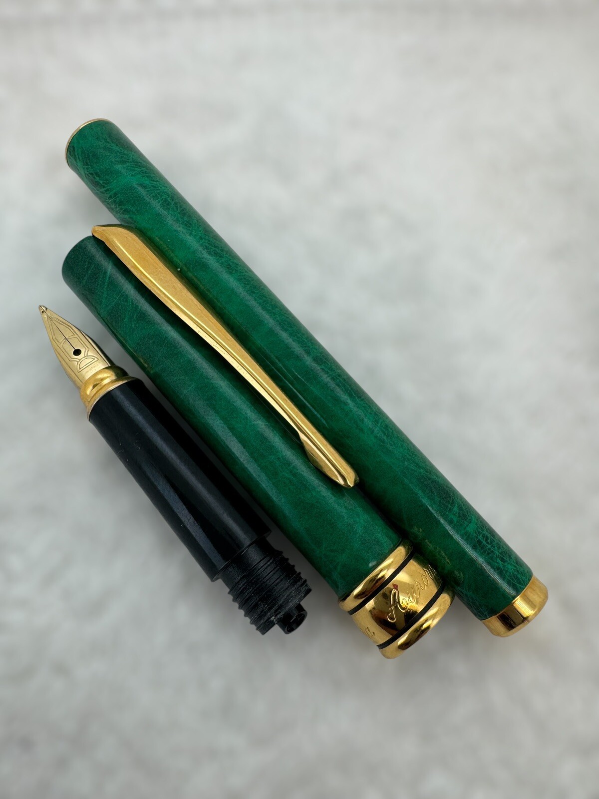 Aurora Magellano A18 Green Lacquer Fountain Pen Steel Medium Nib - Image 6
