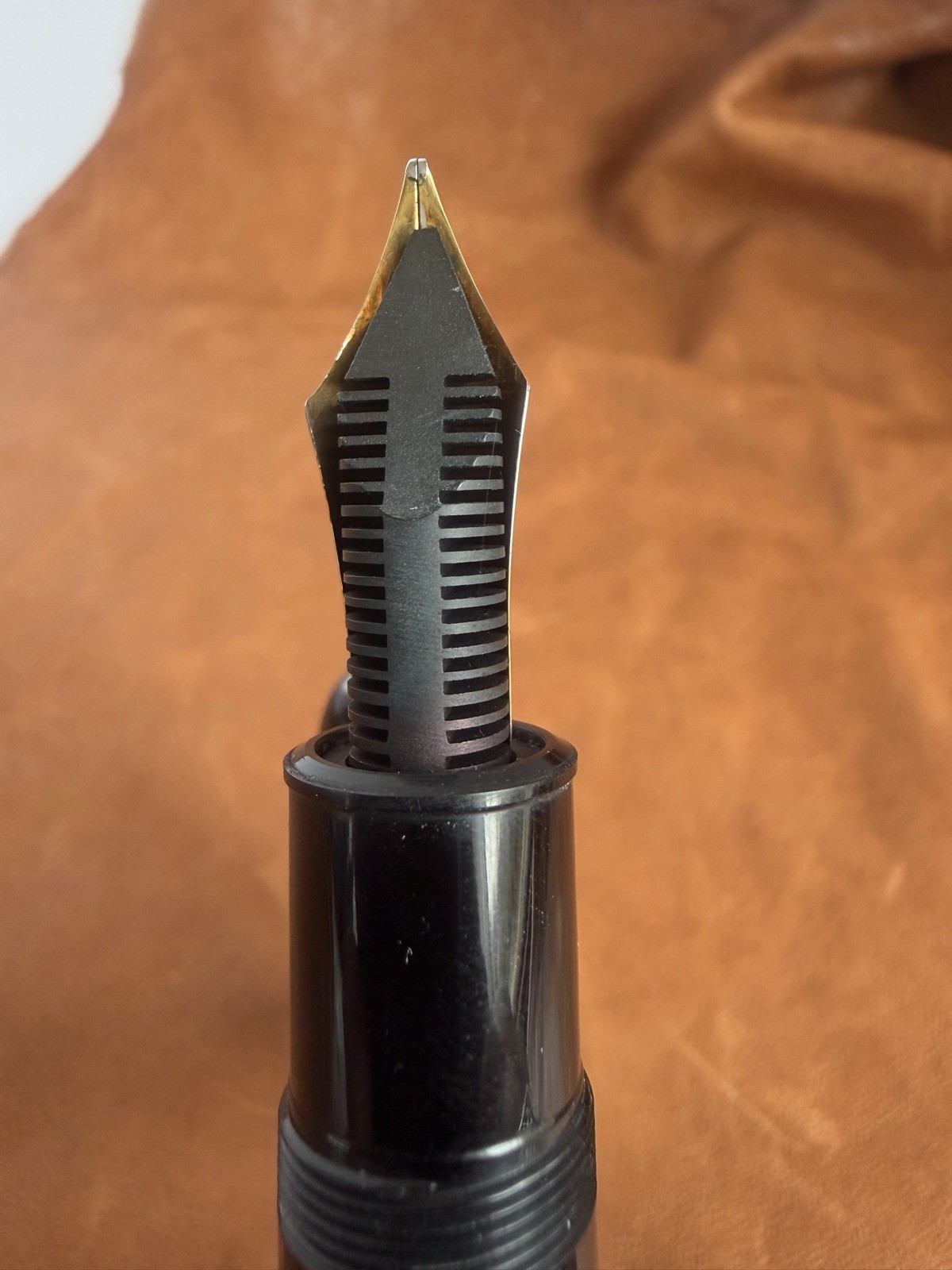 Montblanc Meisterstuck 149 Fountain Pen 18C Gold Broad Nib - Image 8