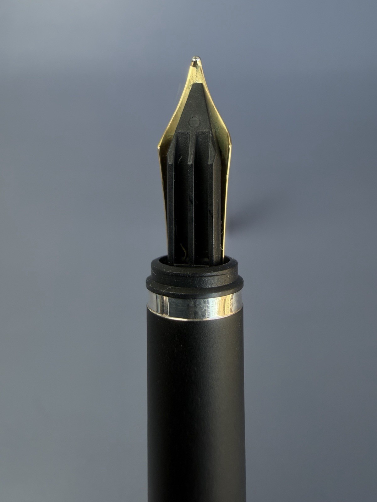 Montblanc Noblesse Fountain Pen Blue Marble 18K Gold M Nib - Image 7