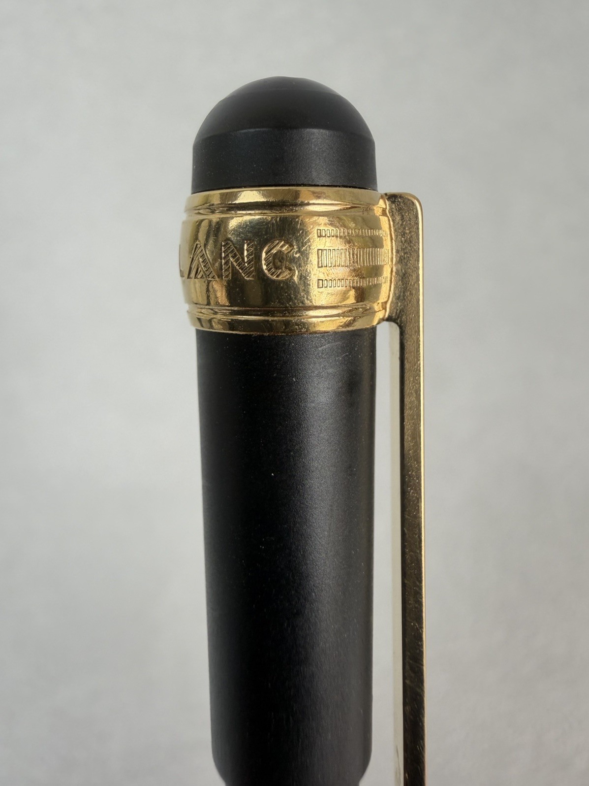 Montblanc Scenium Ballpoint Pen Black Gold Trim - Image 8