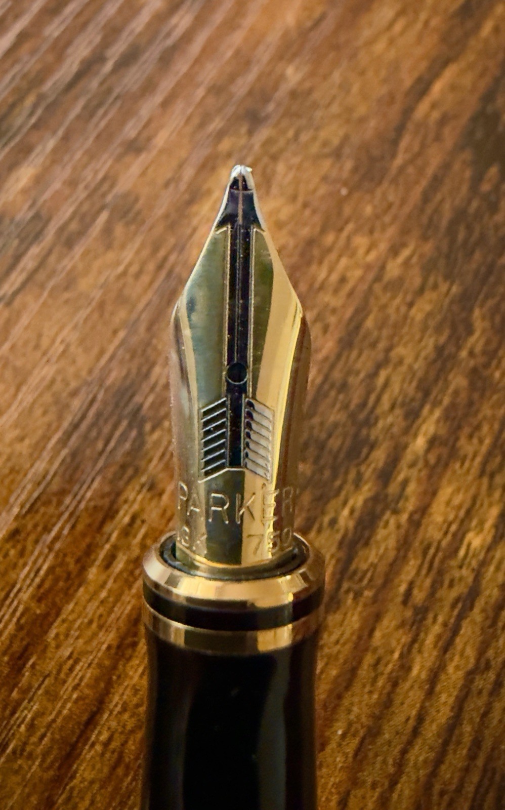 Parker Duofold International Fountain Pen Pearl & Black 18K Gold B Nib - Image 6