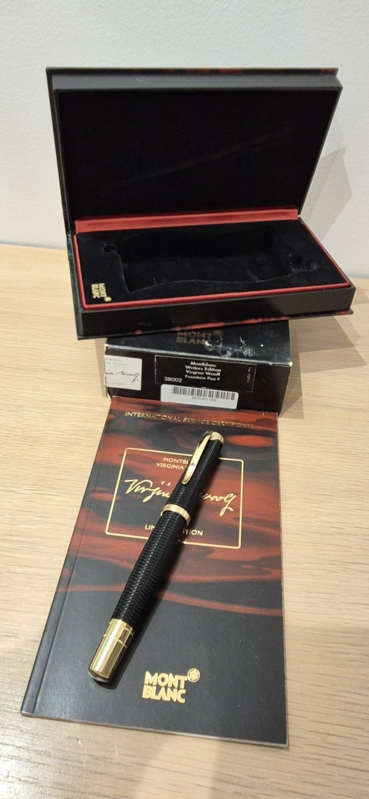 Montblanc Writers Edition Edgar Allan Poe Fountain Pen 18K M Nib - Image 2