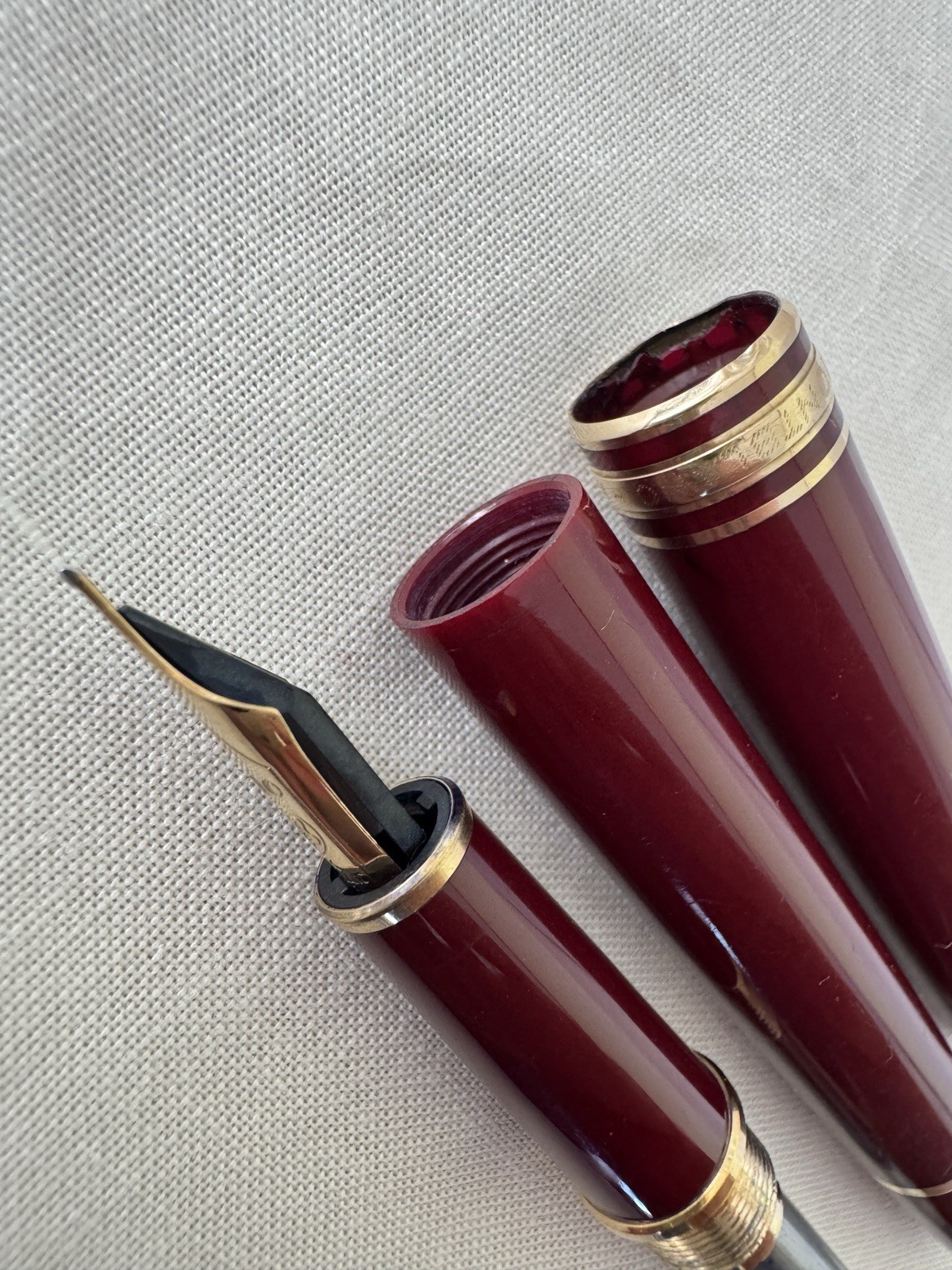Montblanc Meisterstuck 144 Fountain Pen Burgundy Gold M Nib - Image 12