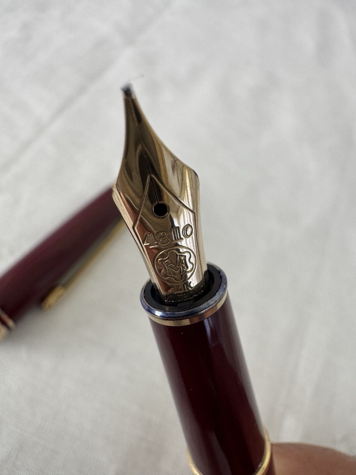 Montblanc Meisterstuck 144 Fountain Pen Burgundy Gold M Nib - Image 6