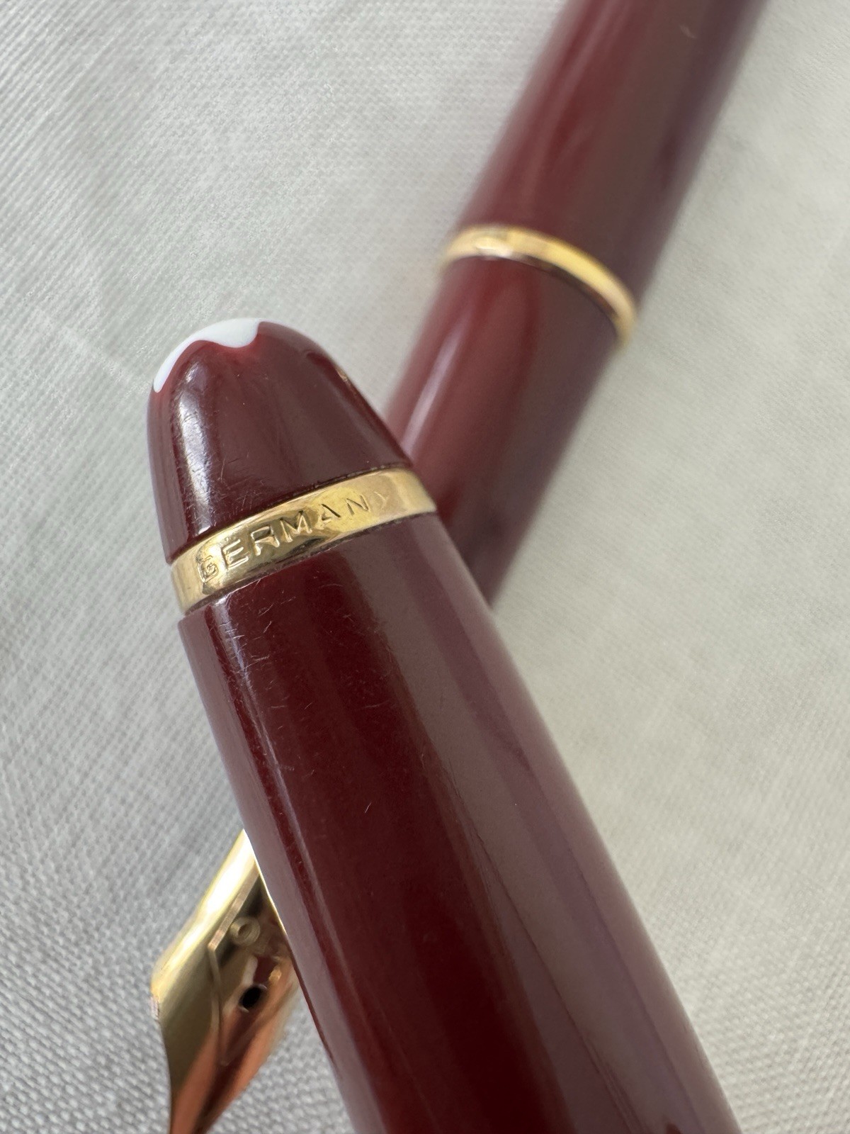 Montblanc Meisterstuck 144 Fountain Pen Burgundy Gold M Nib - Image 10