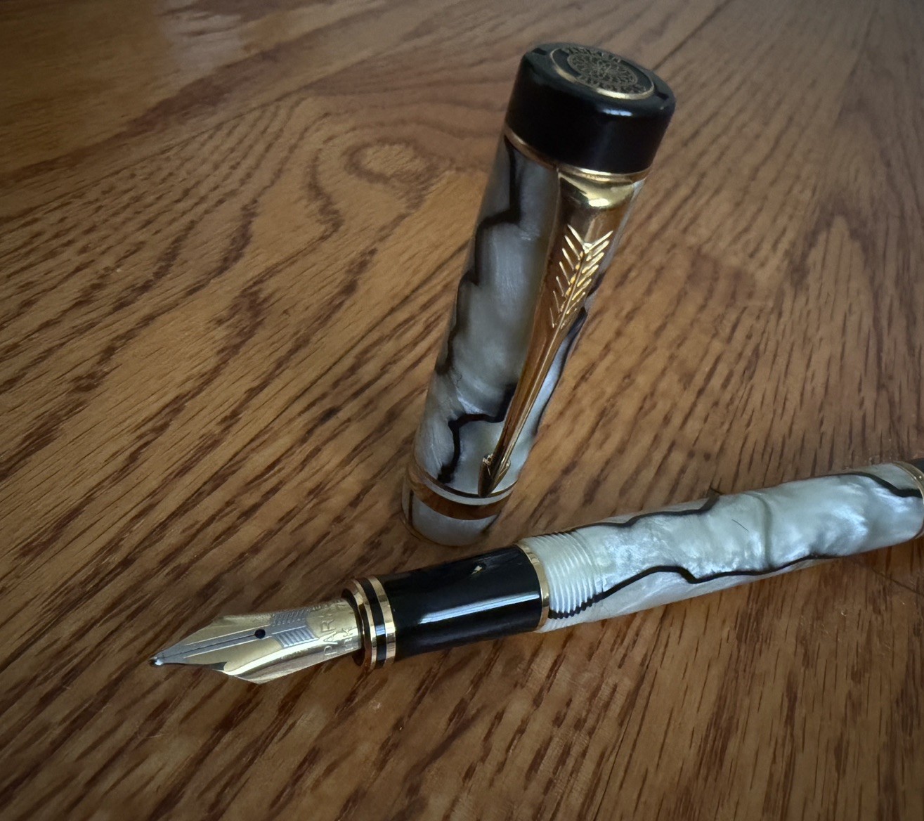 Parker Duofold International Fountain Pen Pearl & Black 18K Gold B Nib - Image 16