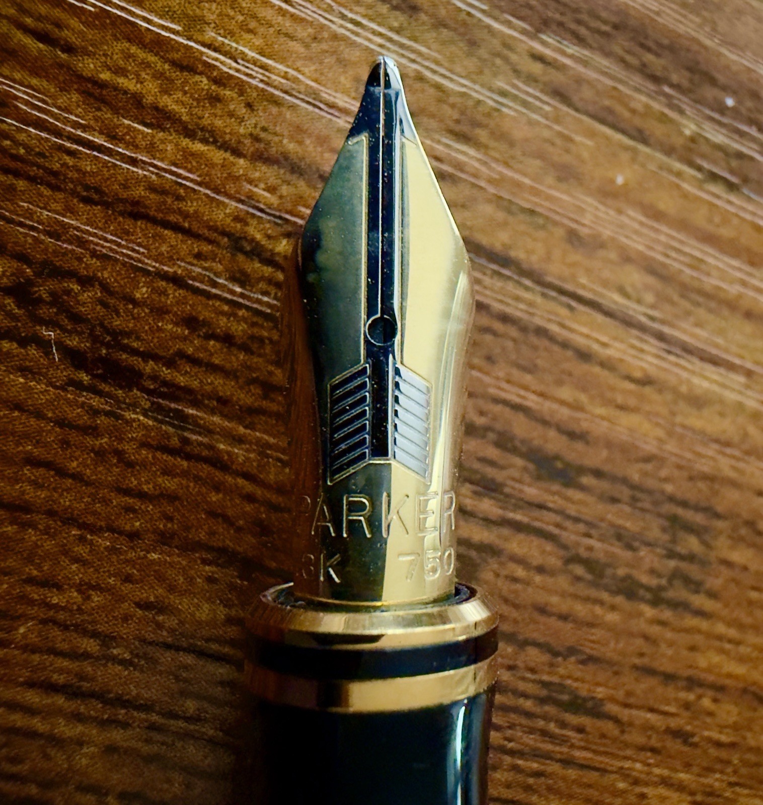 Parker Duofold International Fountain Pen Pearl & Black 18K Gold B Nib - Image 5