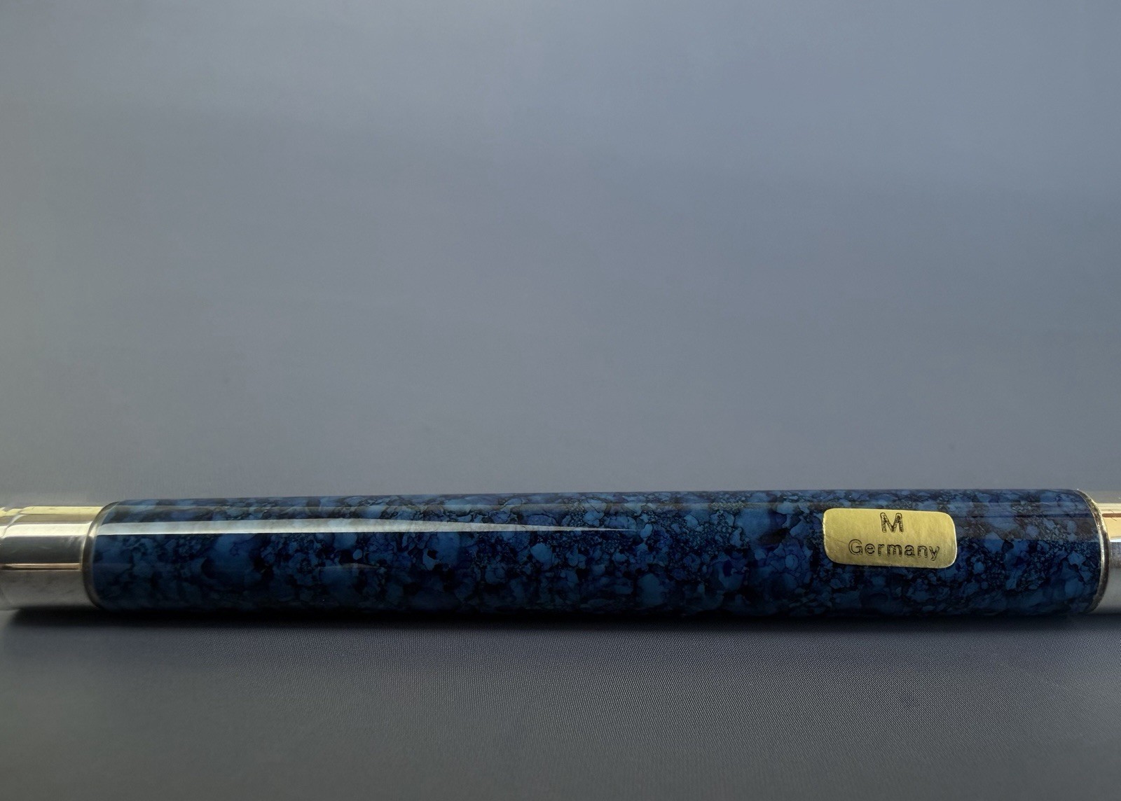 Montblanc Noblesse Fountain Pen Blue Marble 18K Gold M Nib - Image 3