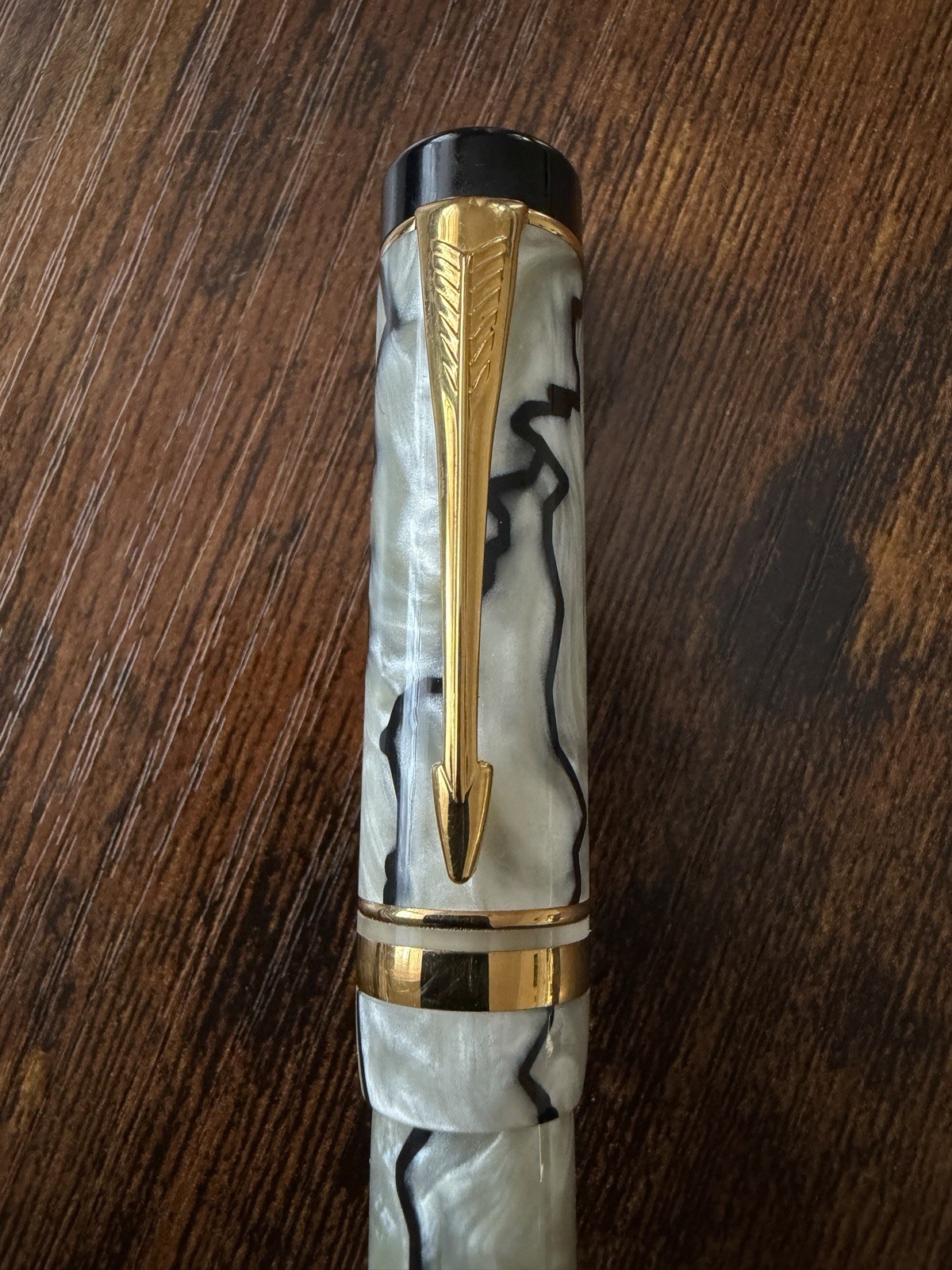 Parker Duofold International Fountain Pen Pearl & Black 18K Gold B Nib - Image 10