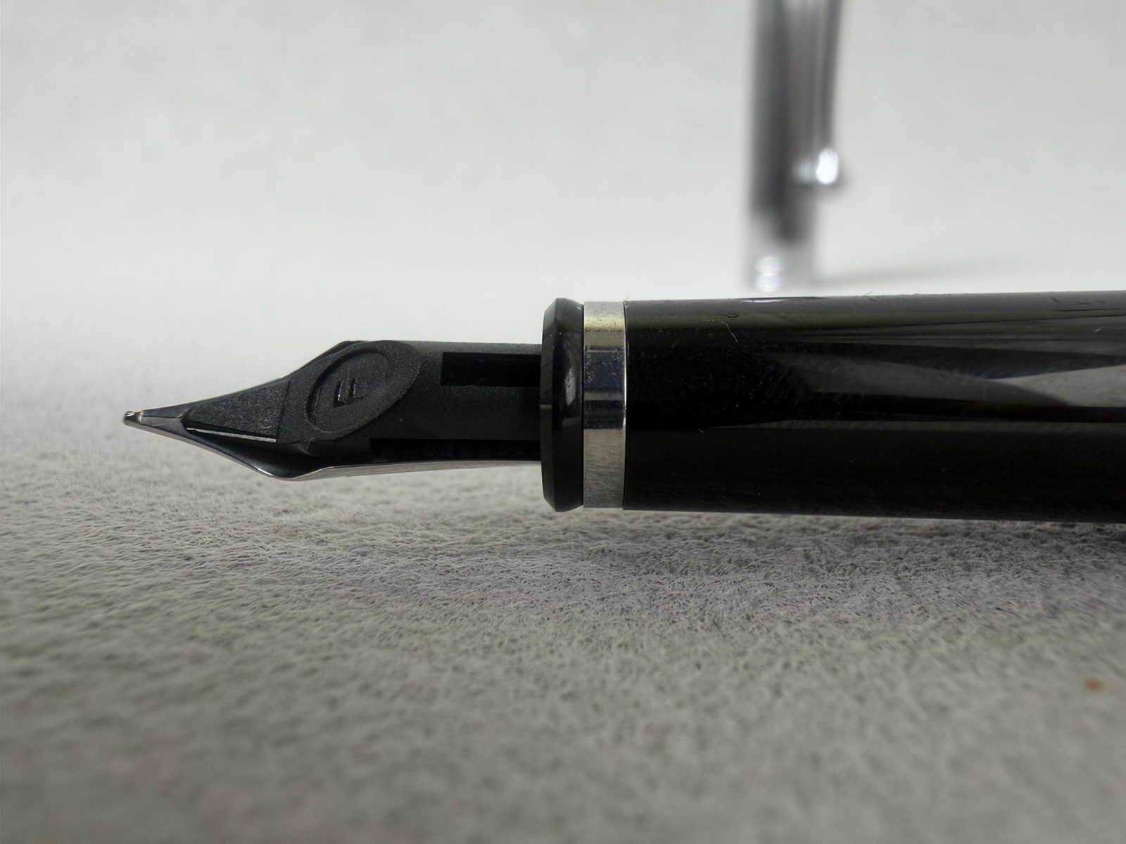 Aurora 88 Small Fountain Pen Silver Cap 14K Gold F Nib - Image 5