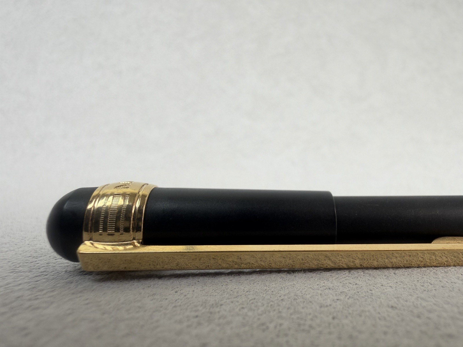 Montblanc Scenium Ballpoint Pen Black Gold Trim - Image 5