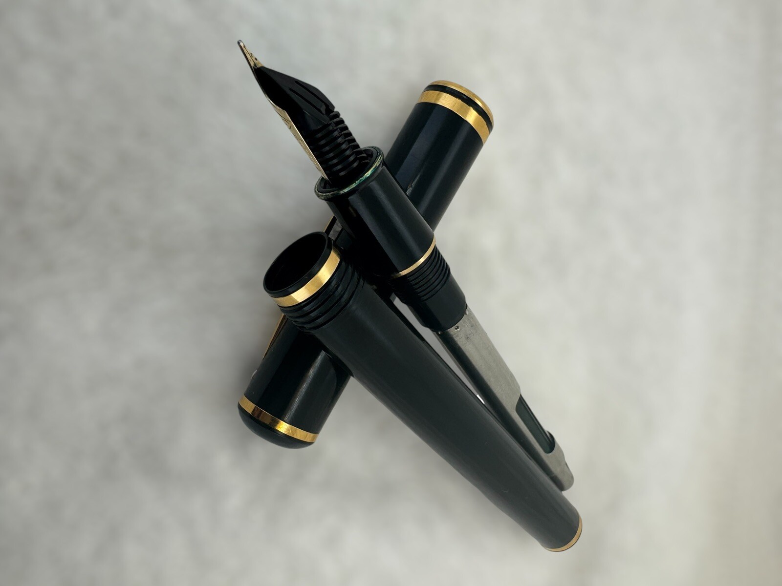 Sheaffer Grand Connoisseur 18K Gold Nib Fountain Pen - Image 6