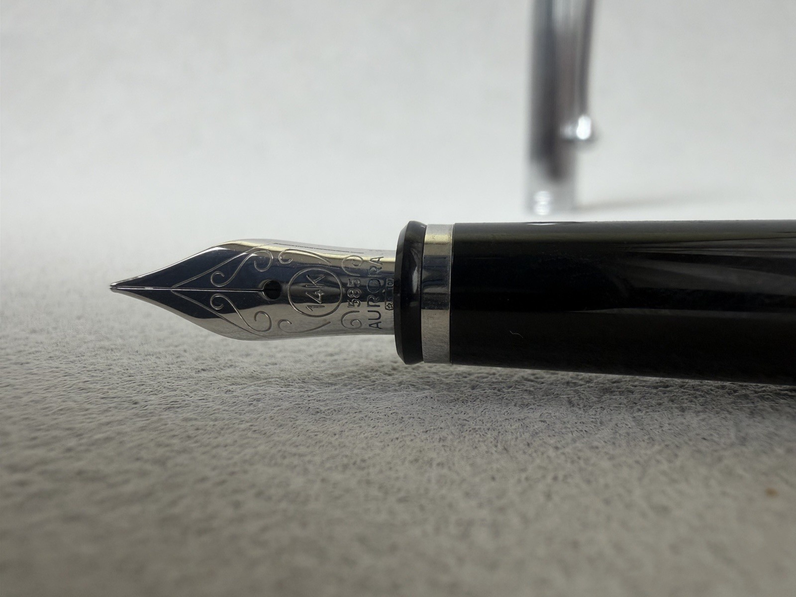 Aurora 88 Small Fountain Pen Silver Cap 14K Gold F Nib - Image 4