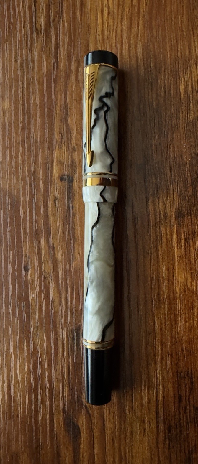 Parker Duofold International Fountain Pen Pearl & Black 18K Gold B Nib - Image 2