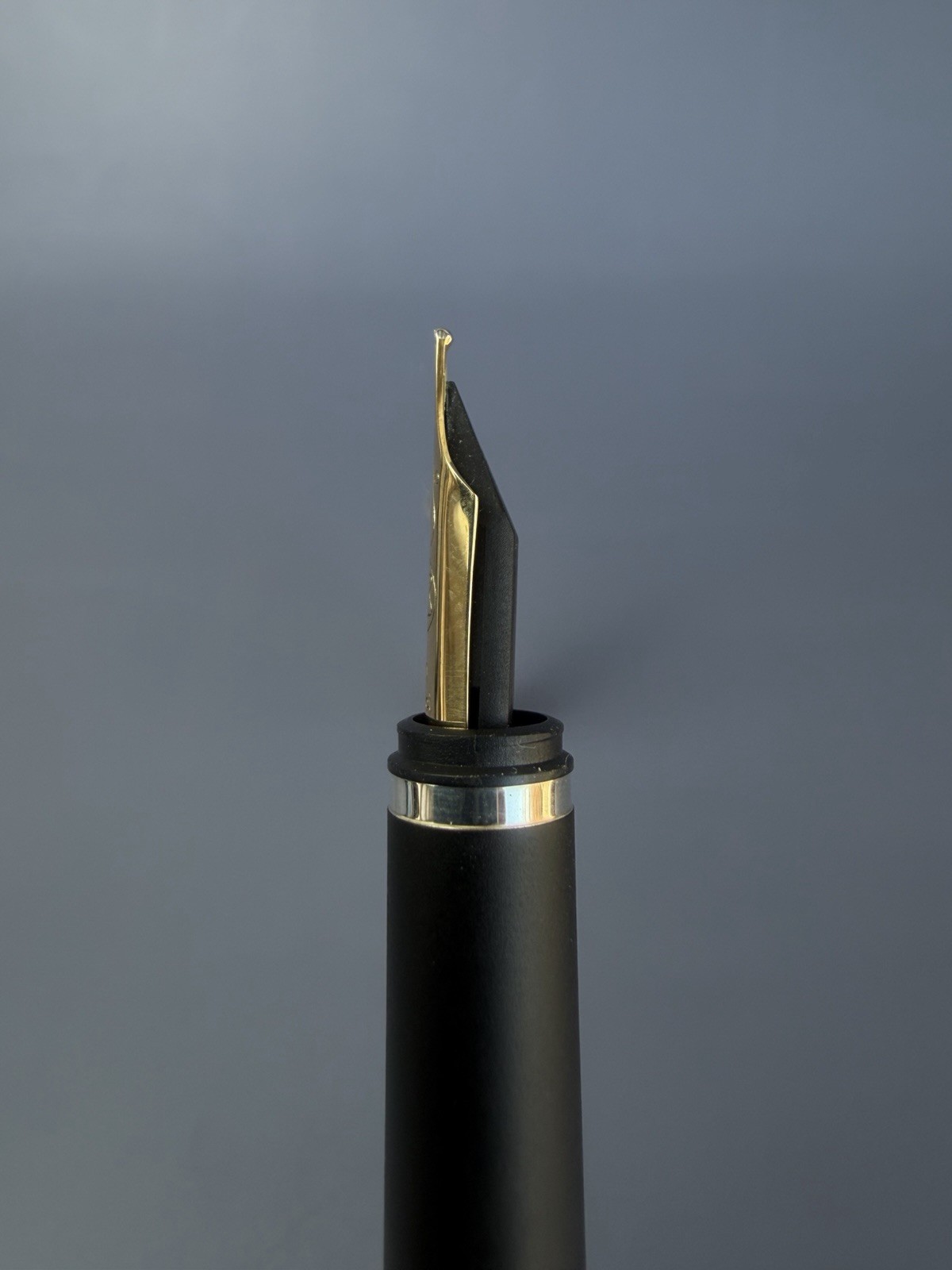 Montblanc Noblesse Fountain Pen Blue Marble 18K Gold M Nib - Image 6