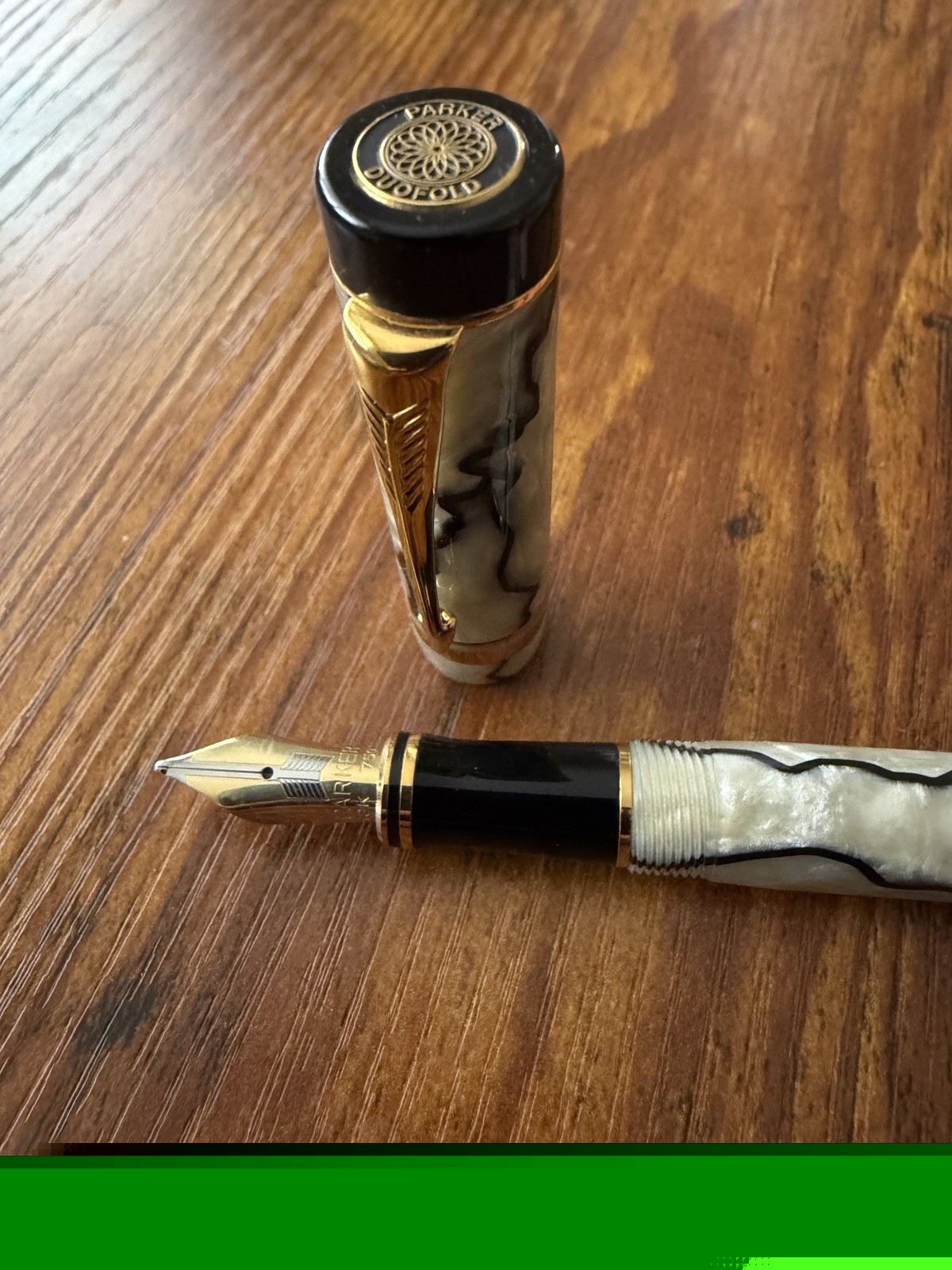 Parker Duofold International Fountain Pen Pearl & Black 18K Gold B Nib - Image 4