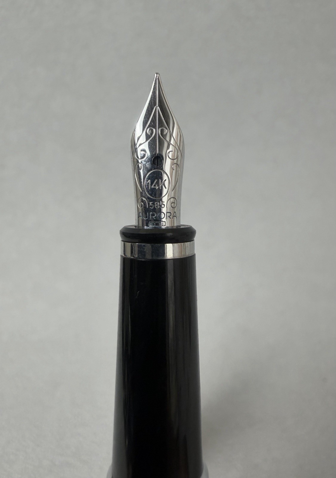 Aurora 88 Small Fountain Pen Silver Cap 14K Gold F Nib - Image 7