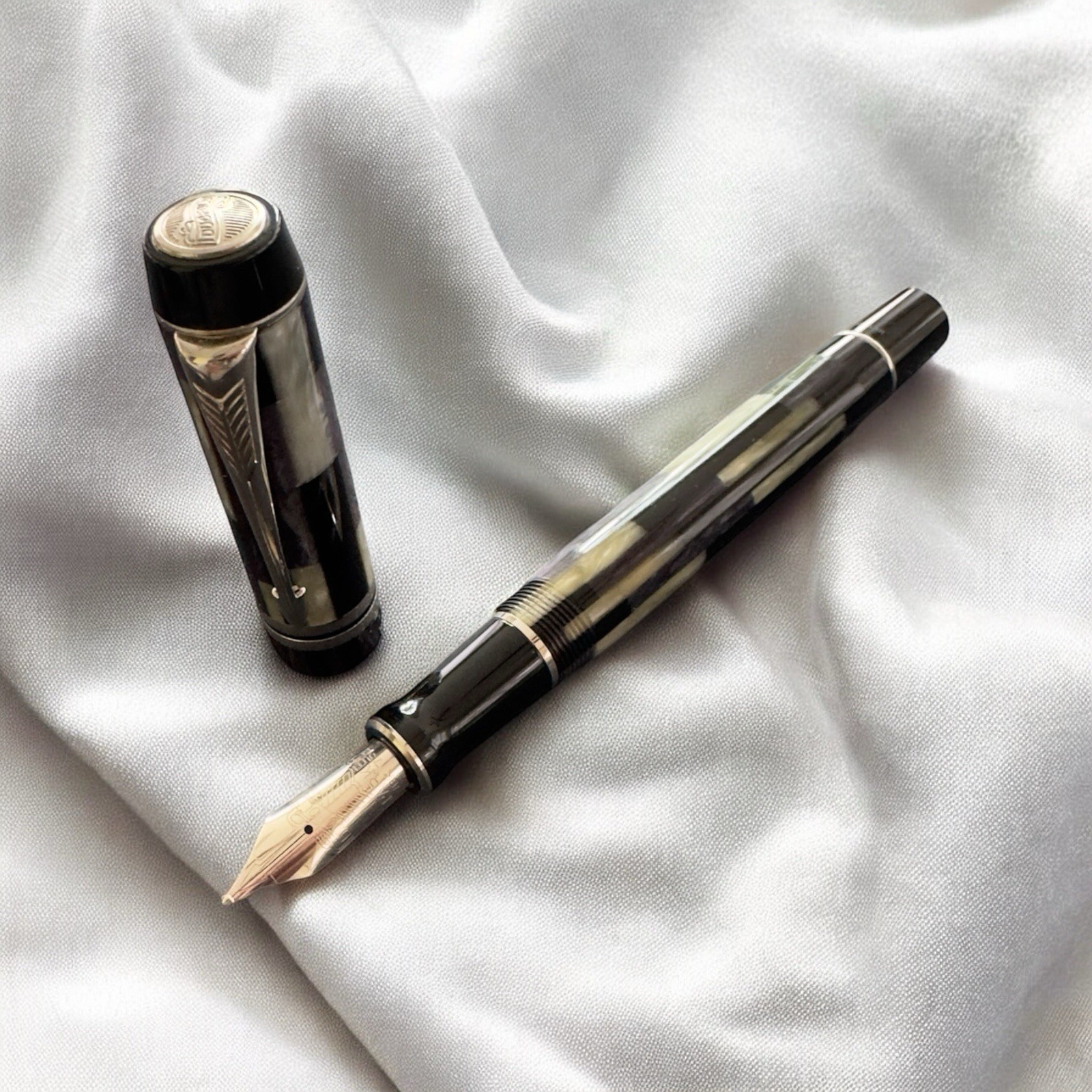Cartier Louis Cartier Limited Edition Fountain Pen 18K M Nib