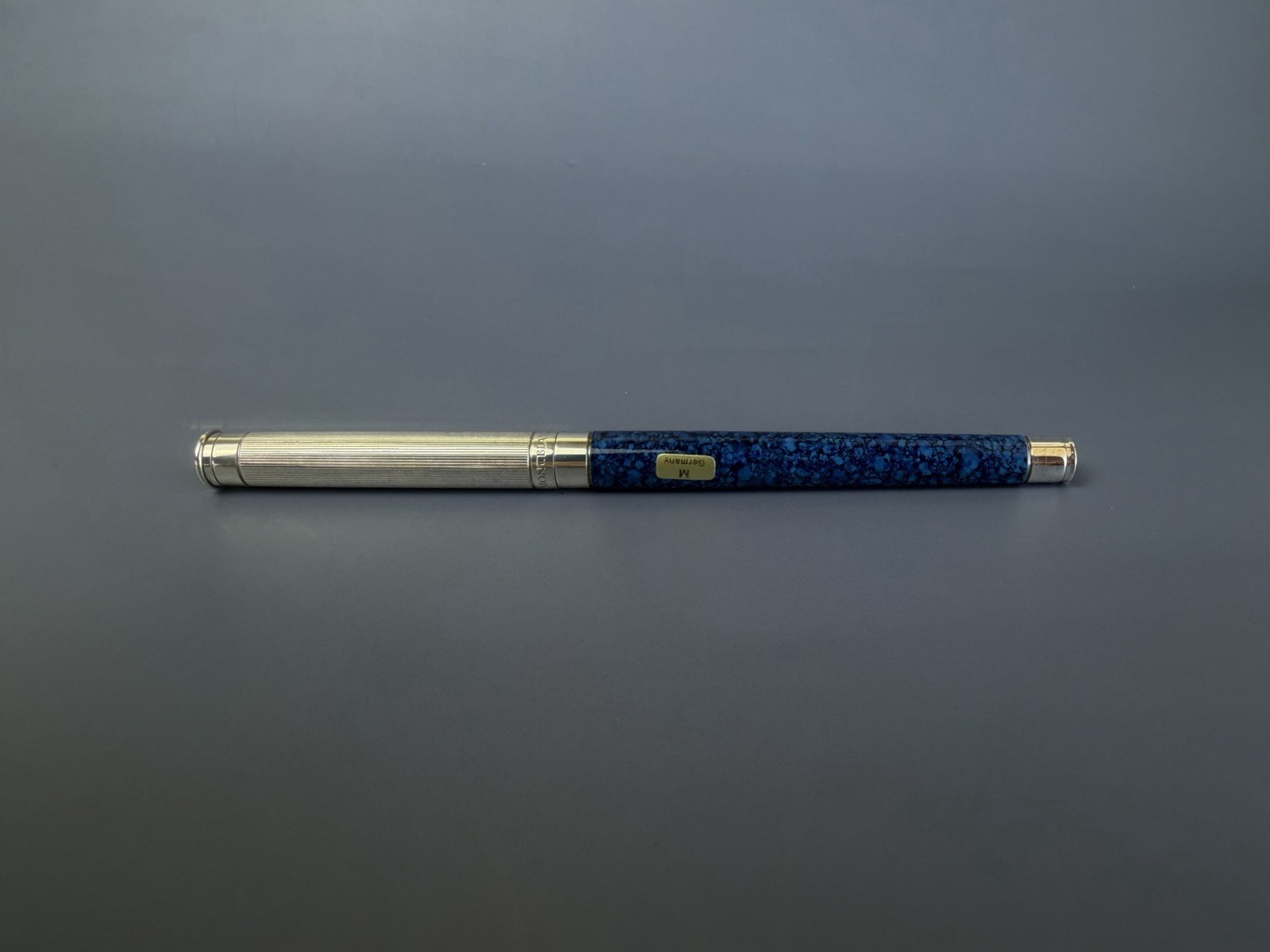 Montblanc Noblesse Fountain Pen Blue Marble 18K Gold M Nib - Image 2