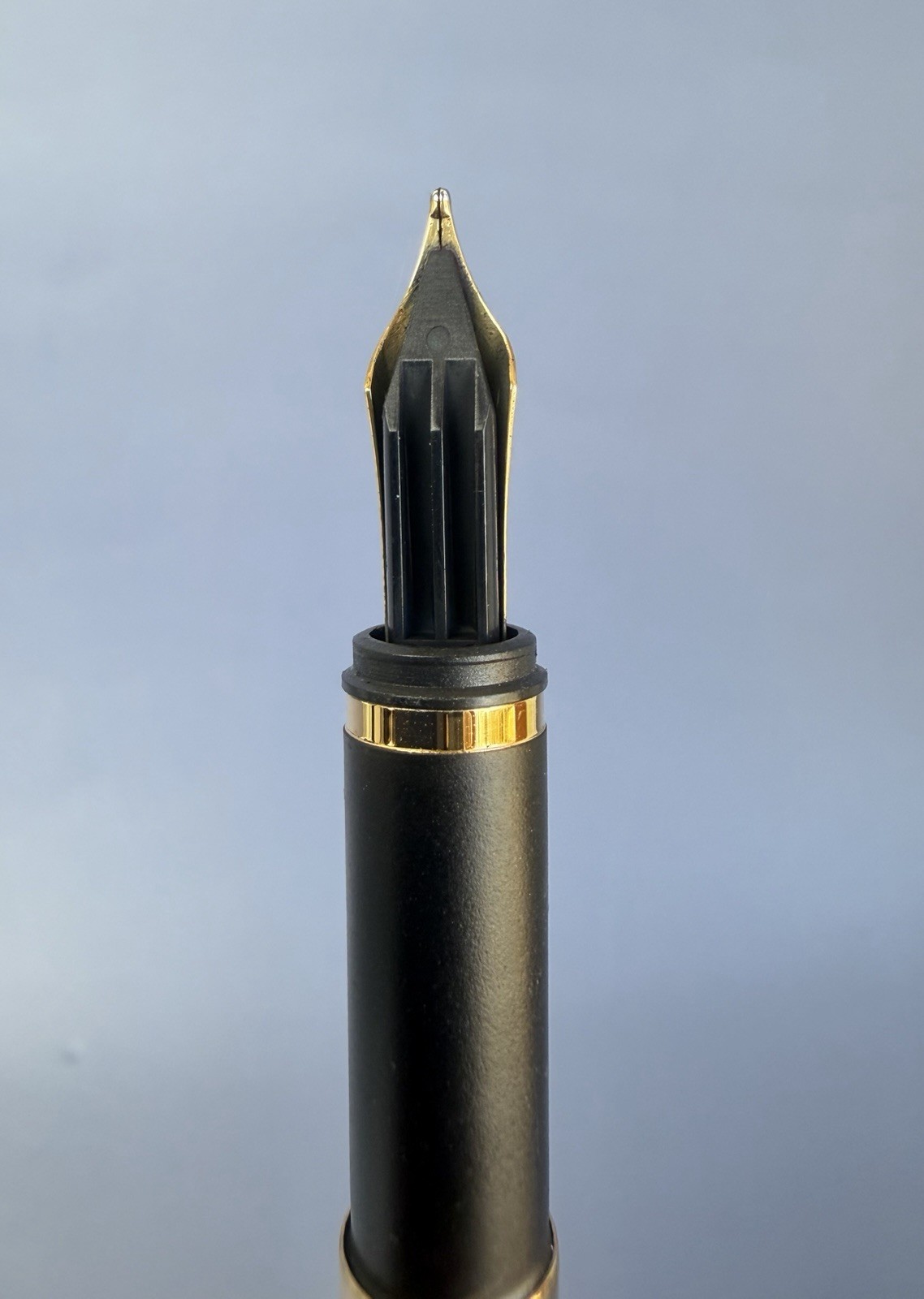 Montblanc Noblesse Fountain Pen Black Marble 18ct Gold M Nib - Image 6