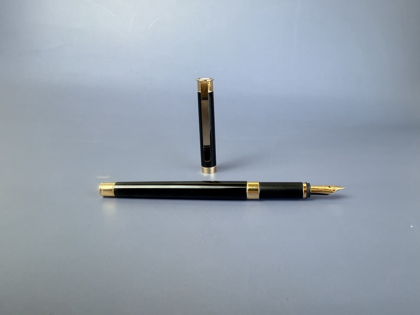 Montblanc Noblesse Fountain Pen Black Marble 18ct Gold M Nib - Image 2