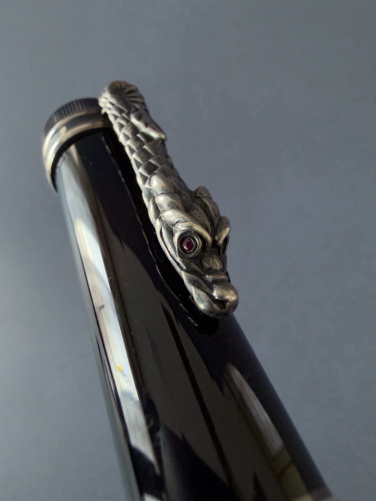 Montblanc Great Characters Alfred Hitchcock Rollerball Pen Limited Edition 3000 - Image 16