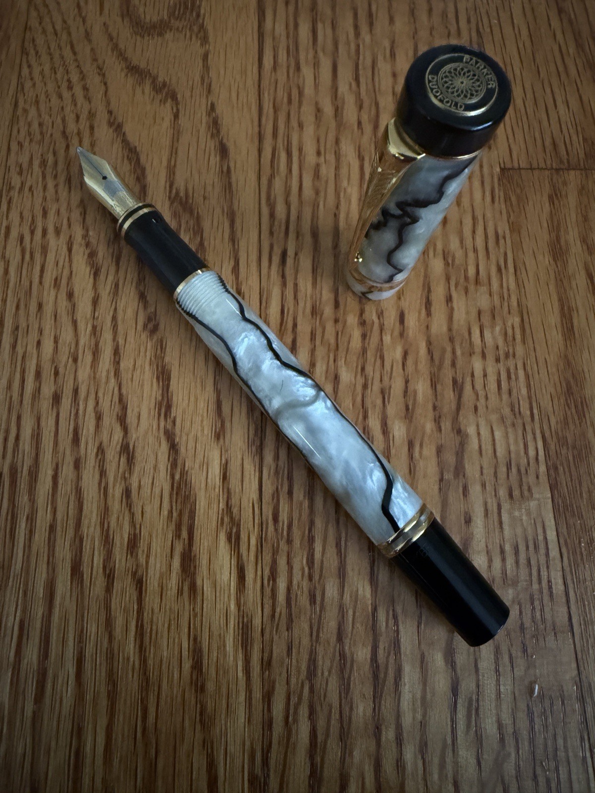 Parker Duofold International Fountain Pen Pearl & Black 18K Gold B Nib