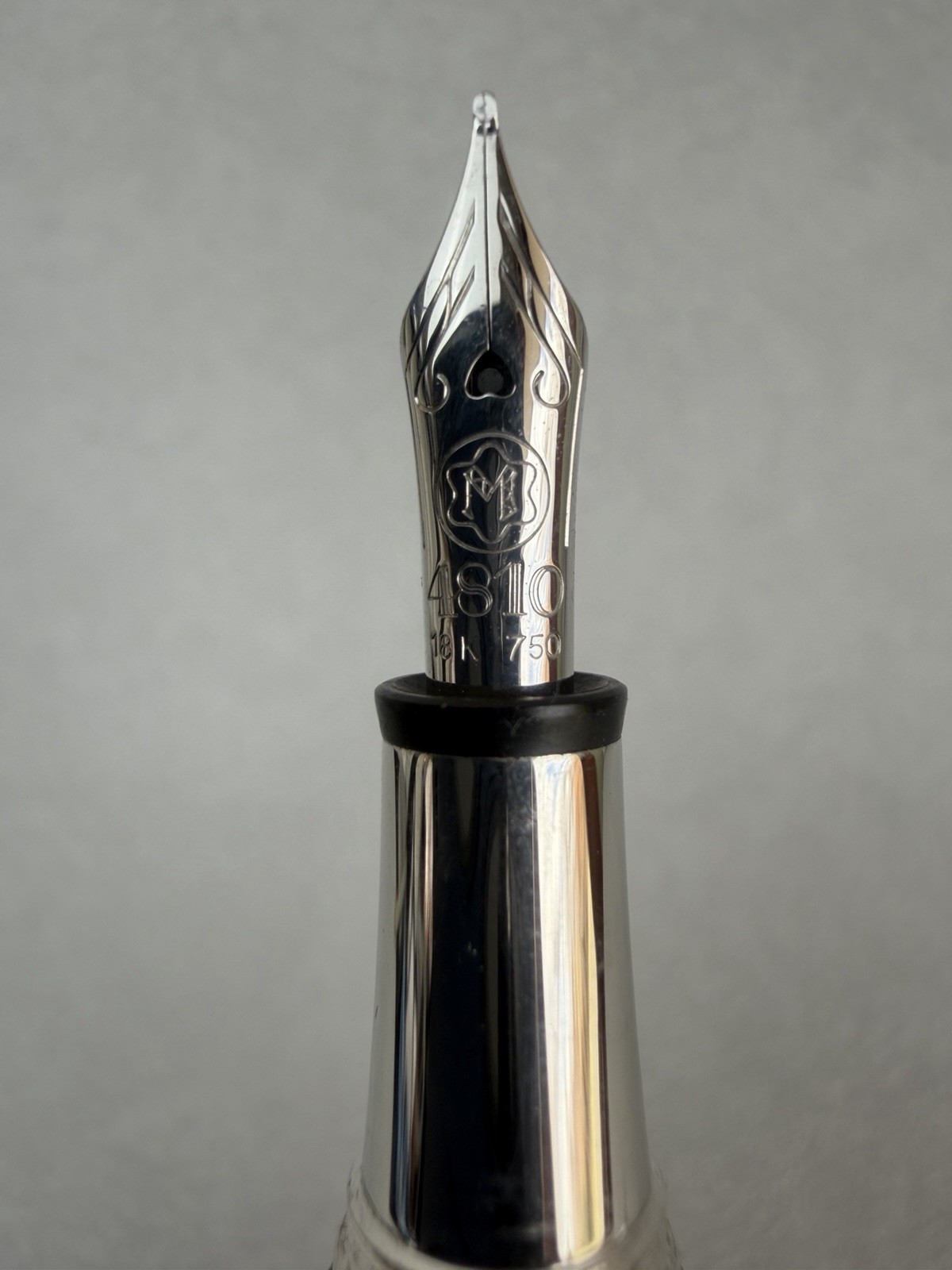 Montblanc Greta Garbo Special Edition Fountain Pen 18K Gold M Nib - Image 6