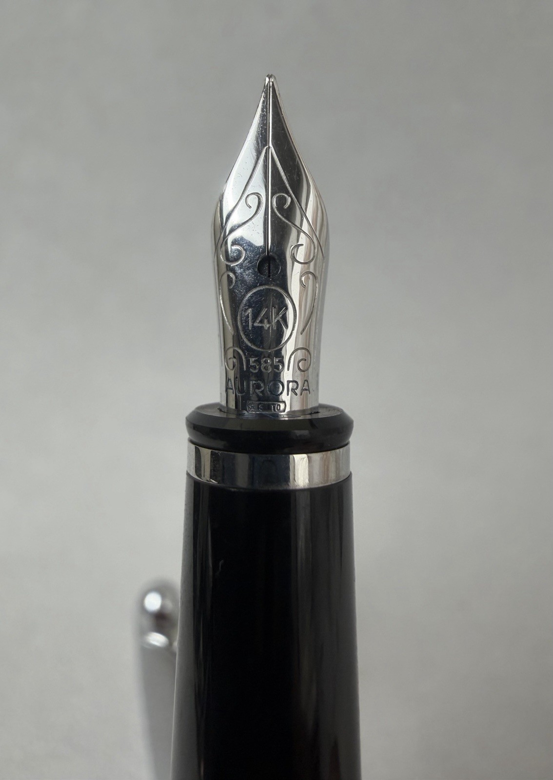 Aurora 88 Small Fountain Pen Silver Cap 14K Gold F Nib - Image 10