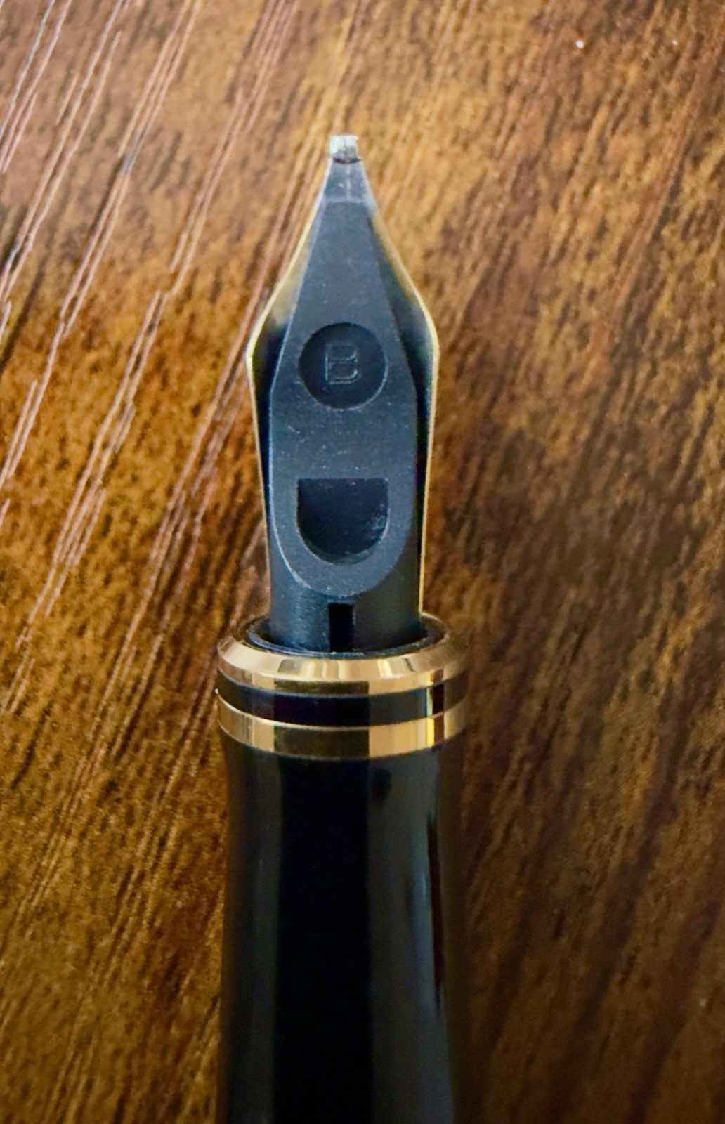 Parker Duofold International Fountain Pen Pearl & Black 18K Gold B Nib - Image 7