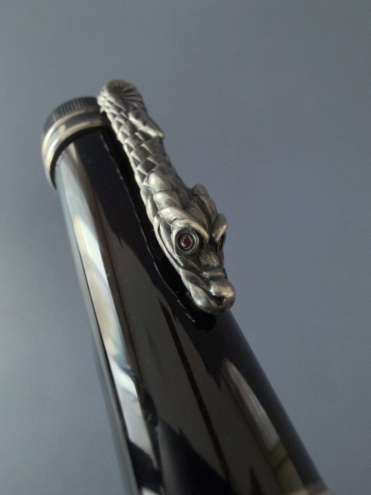 Montblanc Great Characters Alfred Hitchcock Rollerball Pen Limited Edition 3000 - Image 6