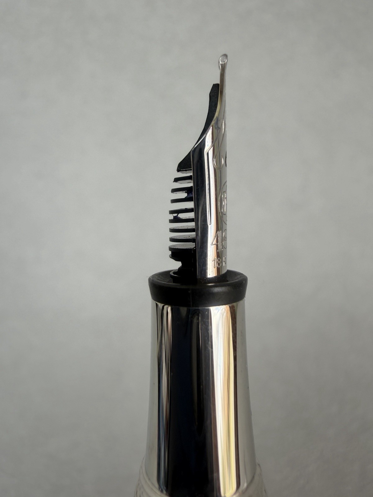 Montblanc Greta Garbo Special Edition Fountain Pen 18K Gold M Nib - Image 11