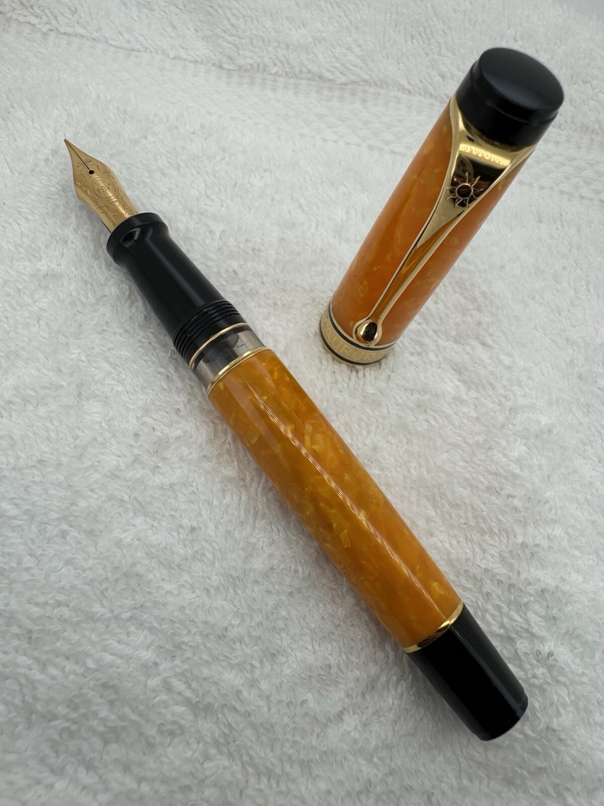Aurora Optima Limited Edition Fountain Pen Set 18K Gold Nib - Image 2