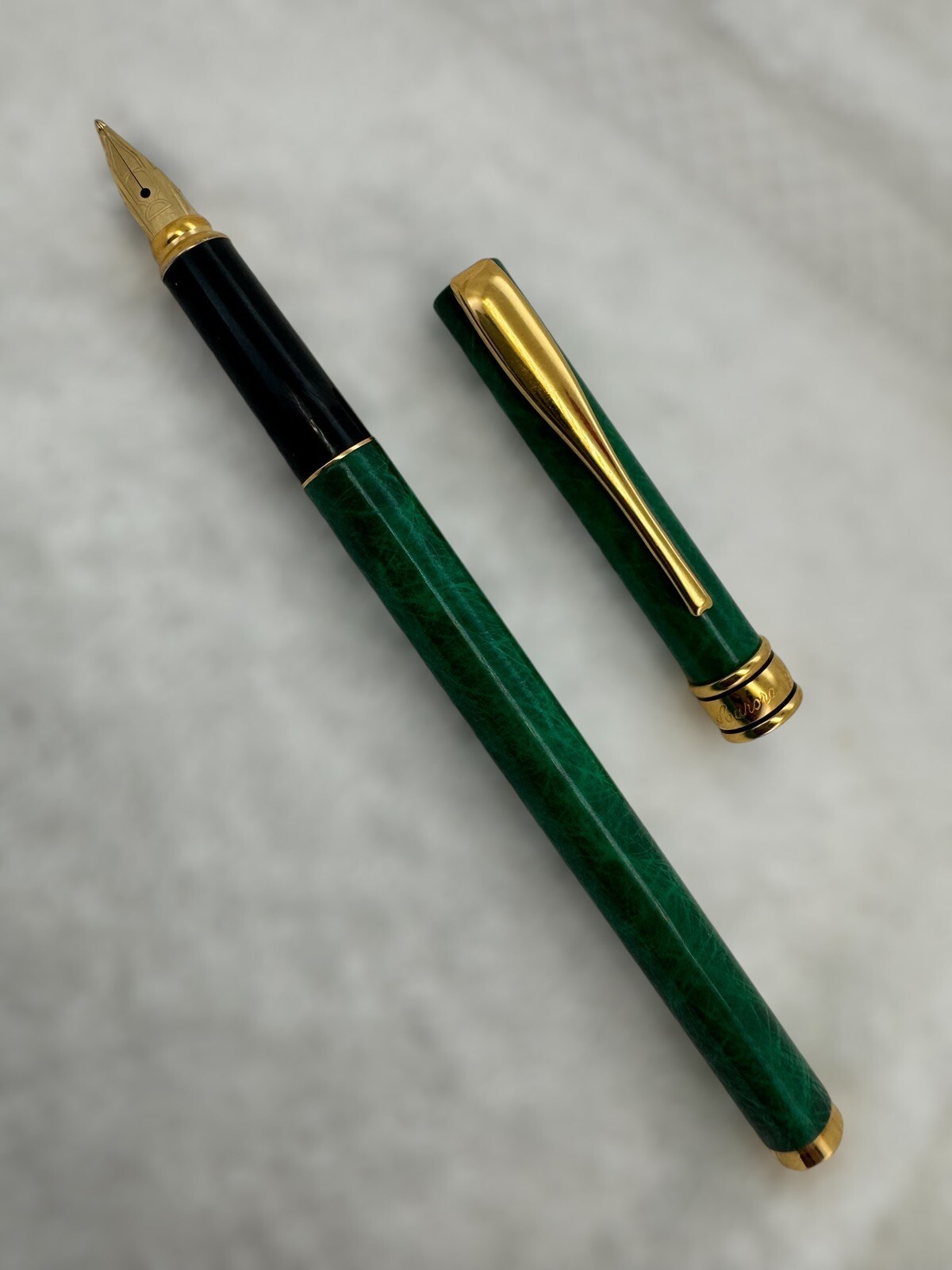 Aurora Magellano A18 Green Lacquer Fountain Pen Steel Medium Nib