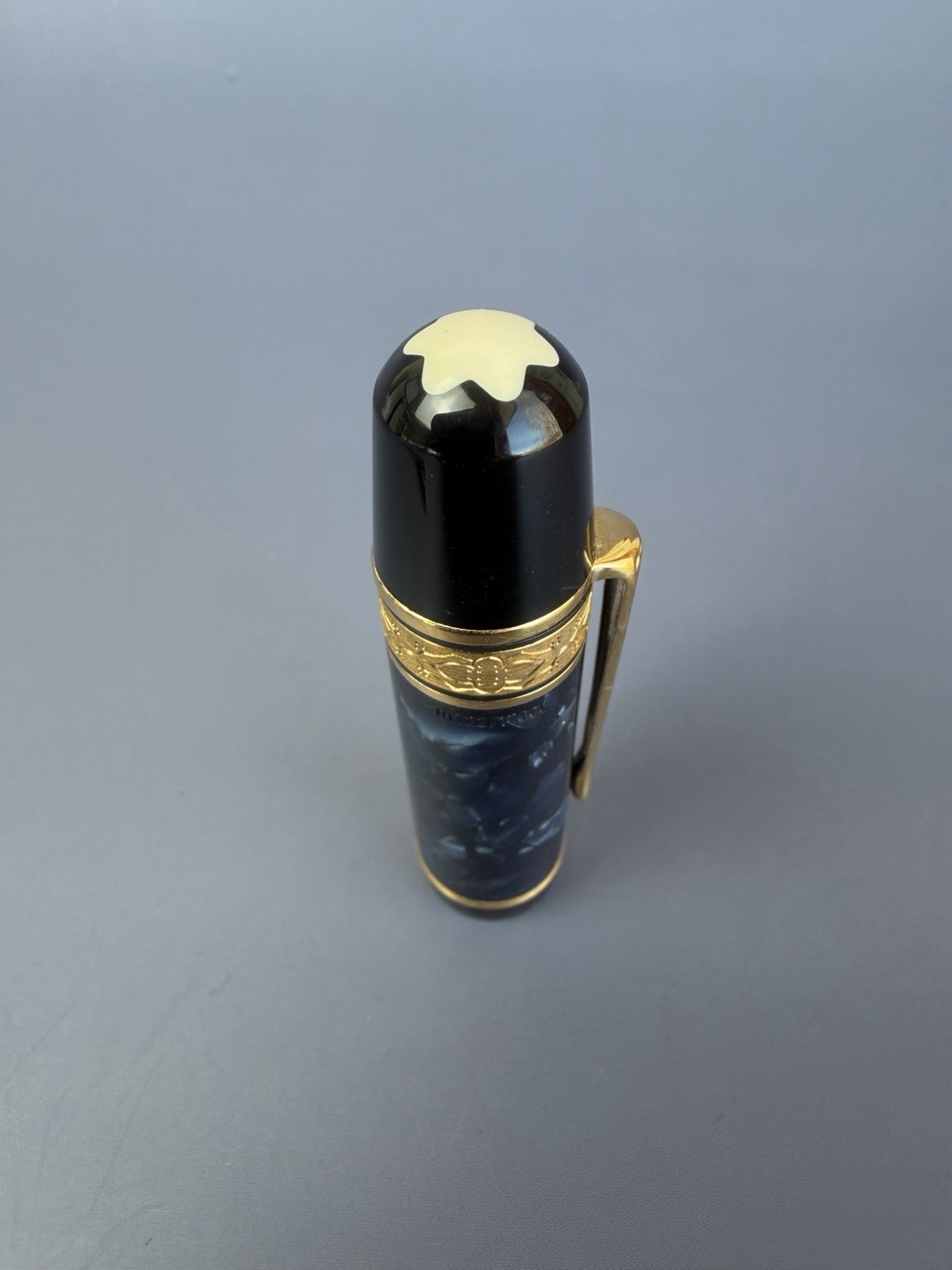 Montblanc Writers Edition Edgar Allan Poe Fountain Pen 18K M Nib - Image 10