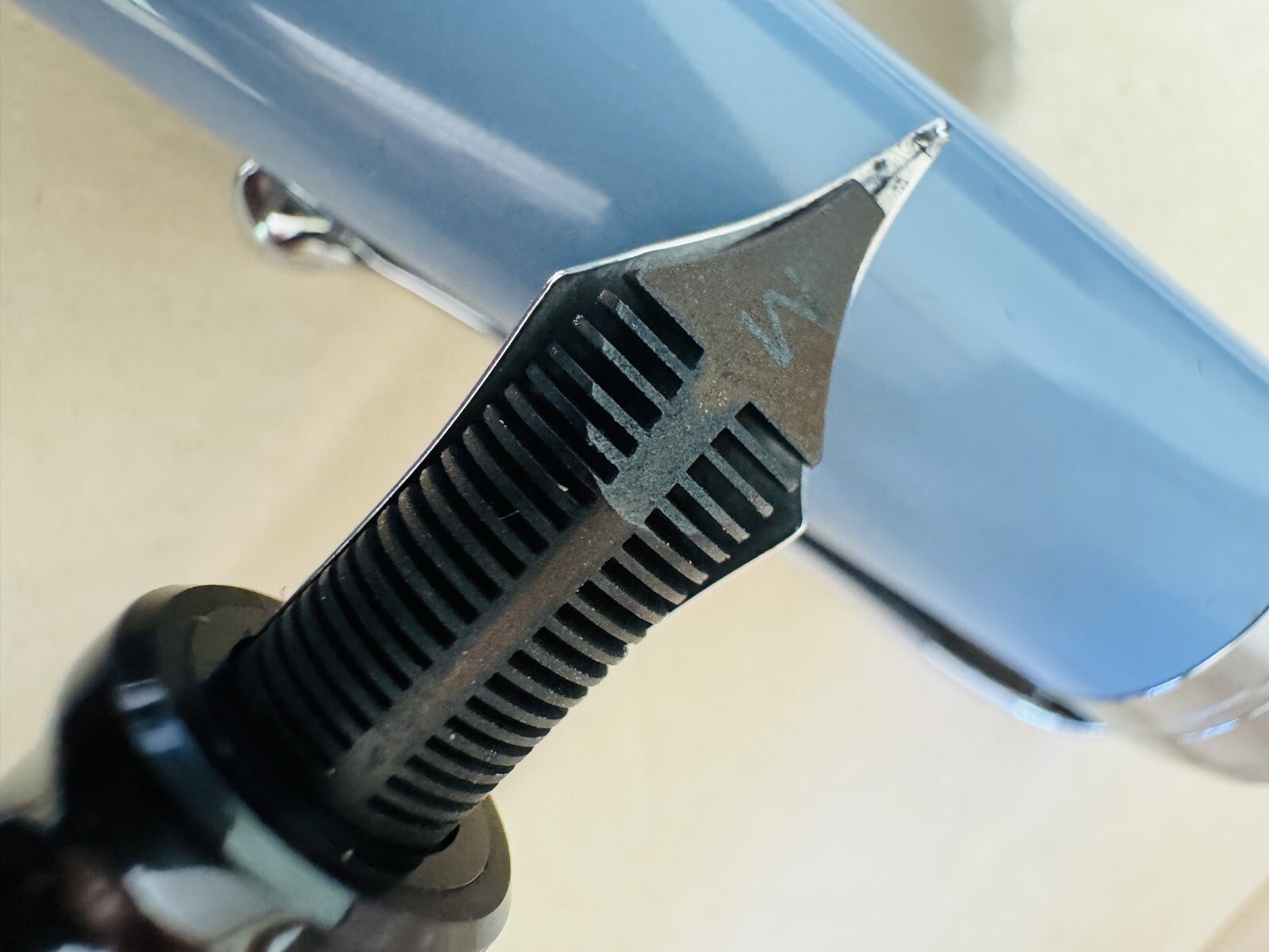 Aurora Light Blue Fountain Pen 14K Gold M Nib with Two Ink Refills - Image 6