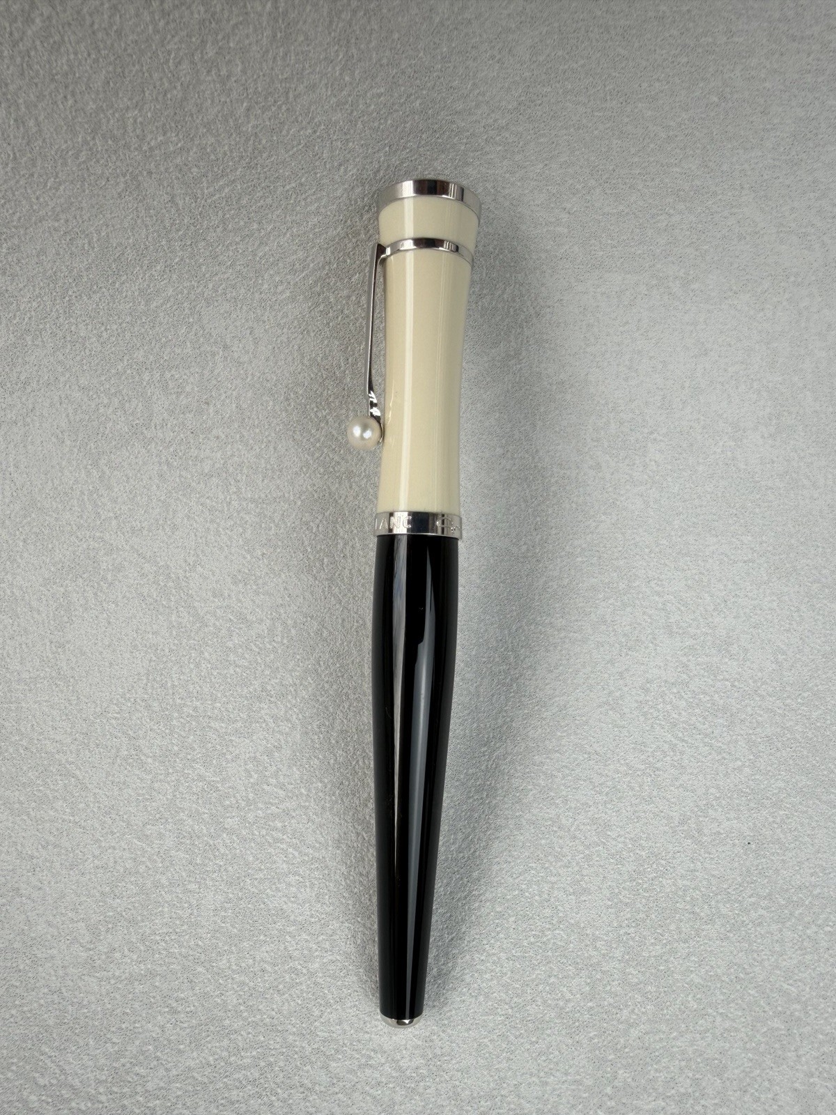 Montblanc Greta Garbo Special Edition Fountain Pen 18K Gold M Nib - Image 3