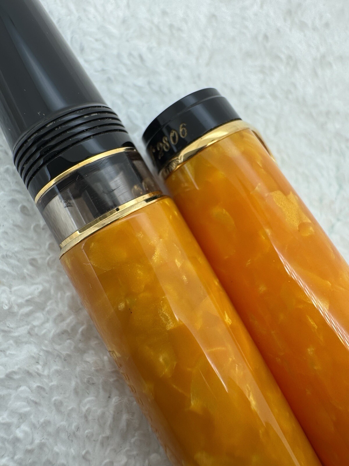 Aurora Optima Limited Edition Fountain Pen Set 18K Gold Nib - Image 3